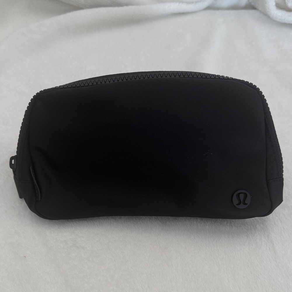 lululemon athletica Midnight Black Fanny Pack